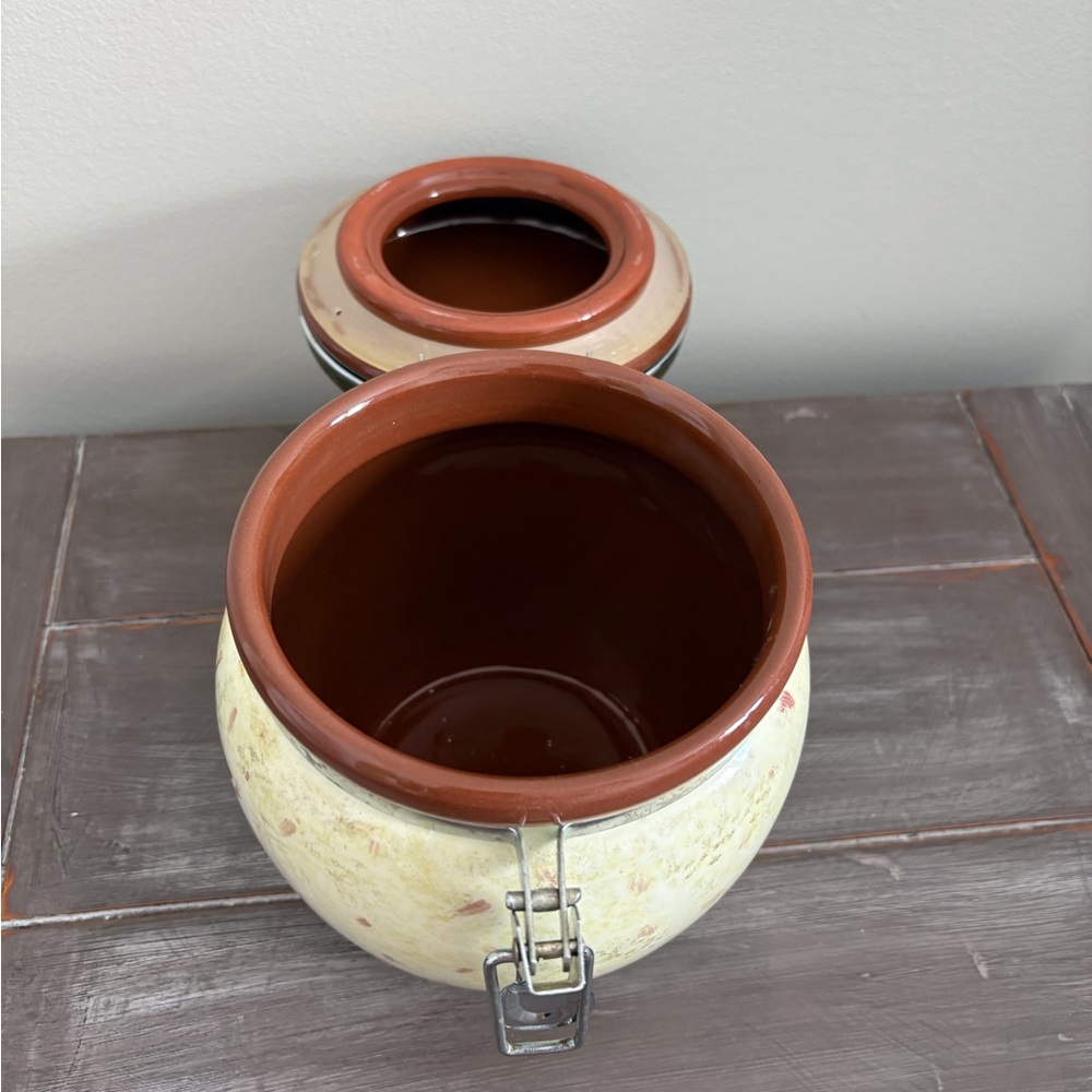 Ceramic Fruit Canister with Airtight Lid - Picture 3 of 3